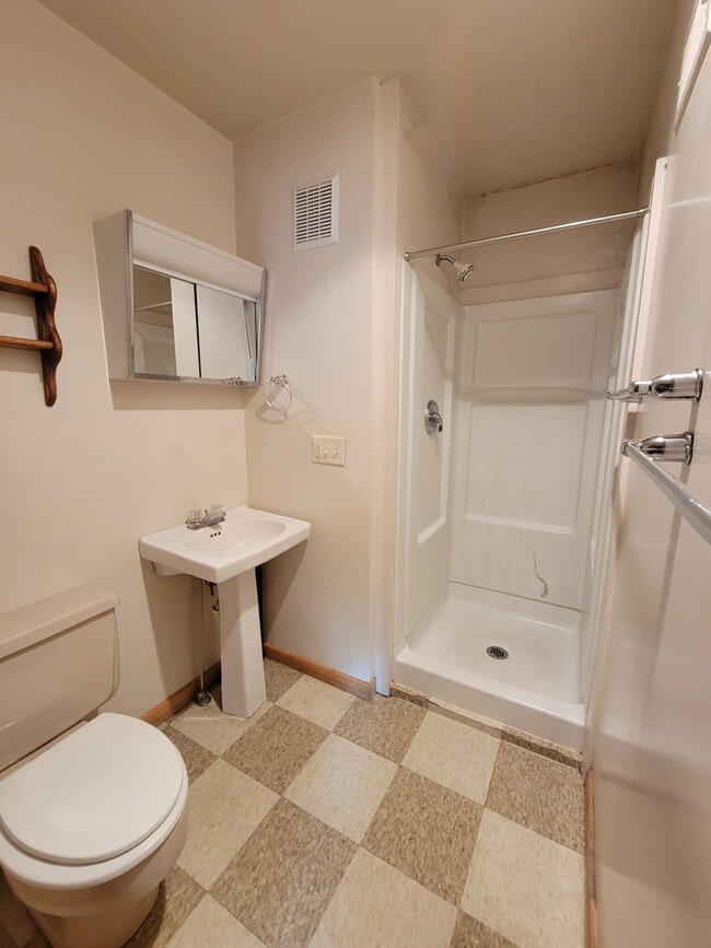 Building Photo - 524 8th Ave