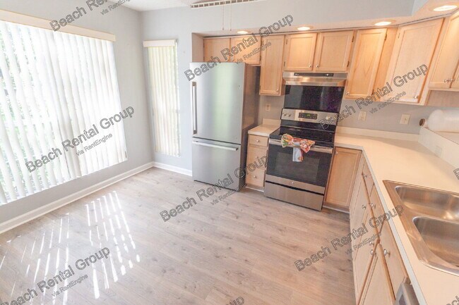 Building Photo - 6661 Wisteria Dr