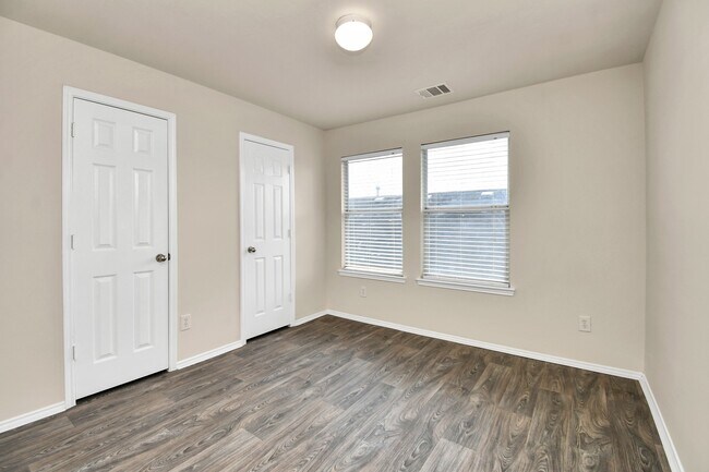 Building Photo - 5618 Gibralter Pl