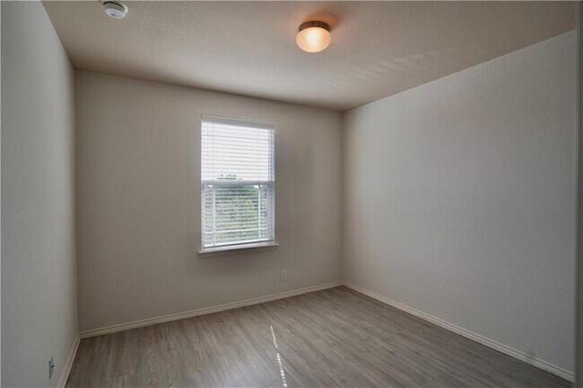 Building Photo - 8712 Wood Stork Dr