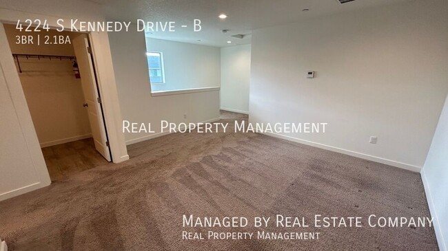 Building Photo - 4224 S Kennedy Dr