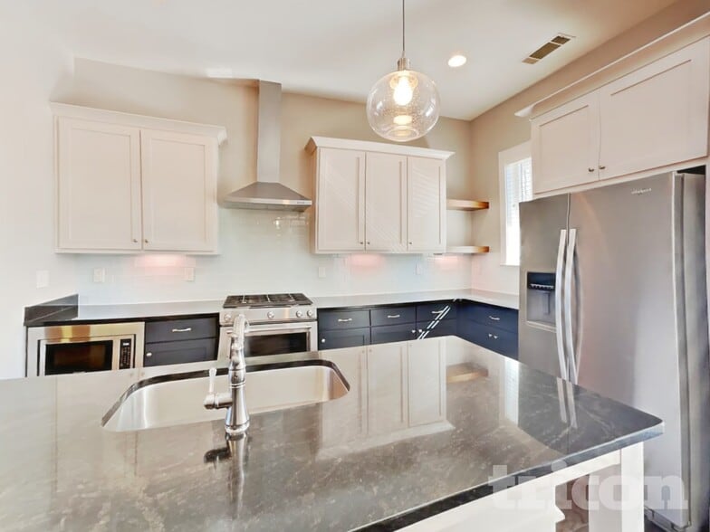 Building Photo - 6813 Charlotte Pike