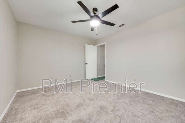 Building Photo - 105 Wildwood Ct