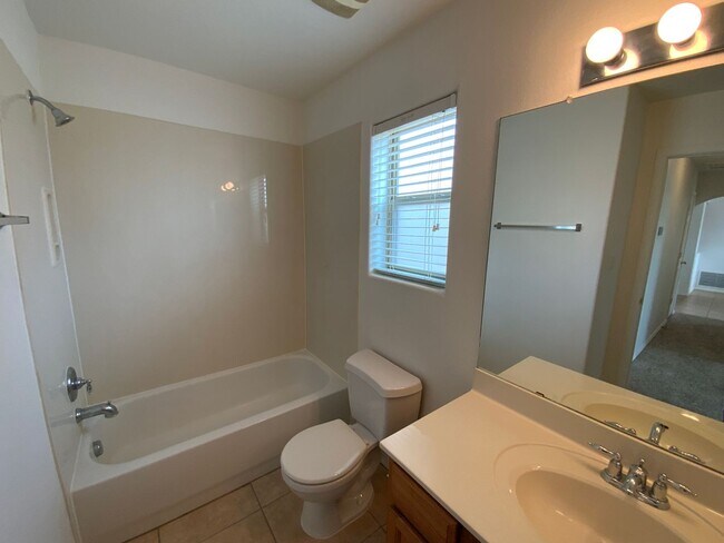 Building Photo - 3 Bedroom Single Story Home Available Near...