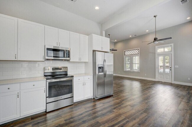 Building Photo - 901 Shoal Cliff Ct