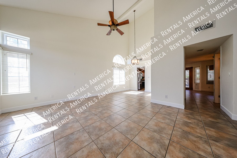 Building Photo - 1140 N Cambridge St