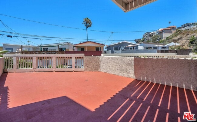 Building Photo - 7301 Vista Del Mar