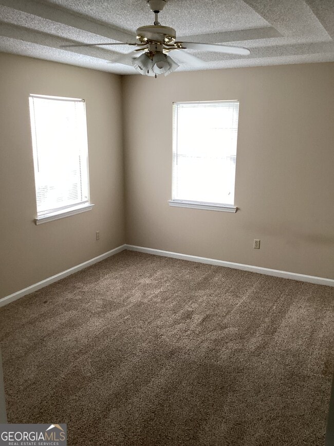 Building Photo - 209 Hallowes Dr