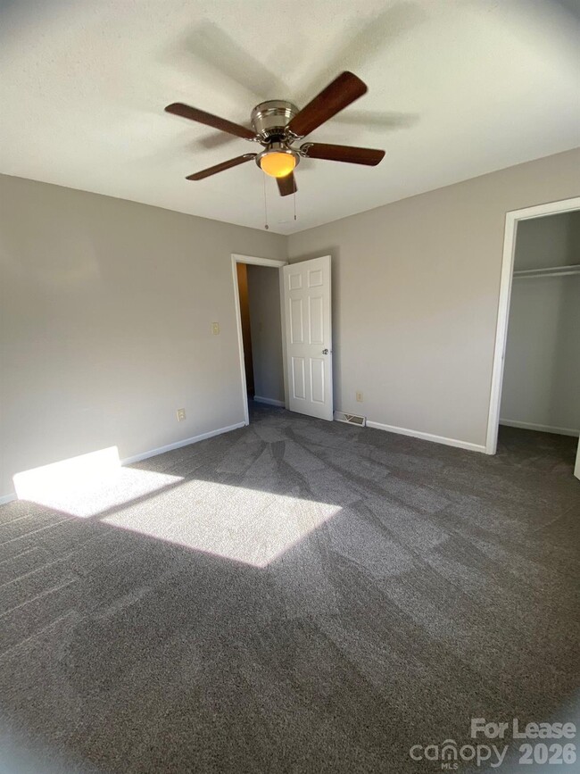 Building Photo - 900 Junius St