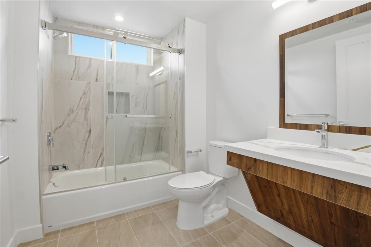 Building Photo - 1820 Prosser Ave