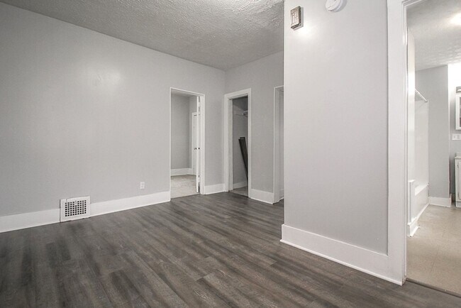 Building Photo - 3104 Seymour Ave