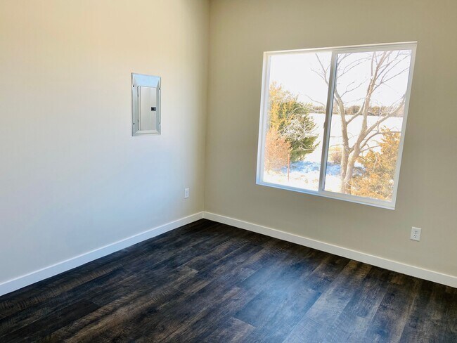 Building Photo - 1529 E Olive Ct