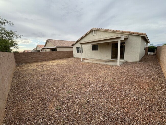 Building Photo - Four bedroom in Vail School District