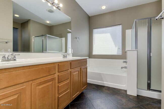 Building Photo - 7219 N 73rd Dr
