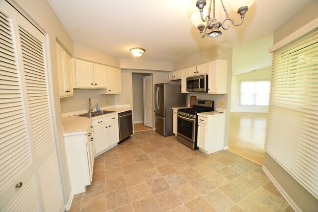 Building Photo - 2545 Live Oak Ln