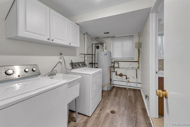 Building Photo - 32725 Barkley St