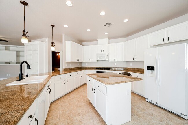 Building Photo - Beautiful Home in a Gated Community