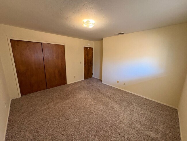 Building Photo - 4145
