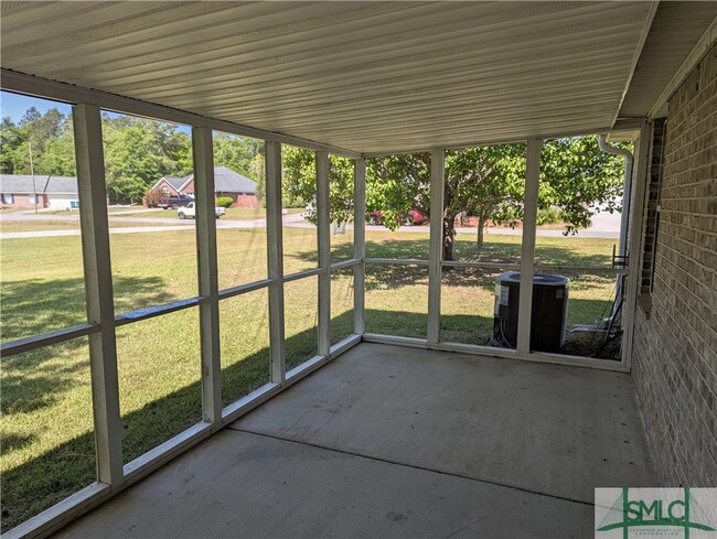Building Photo - 22 Hidden Creek Dr