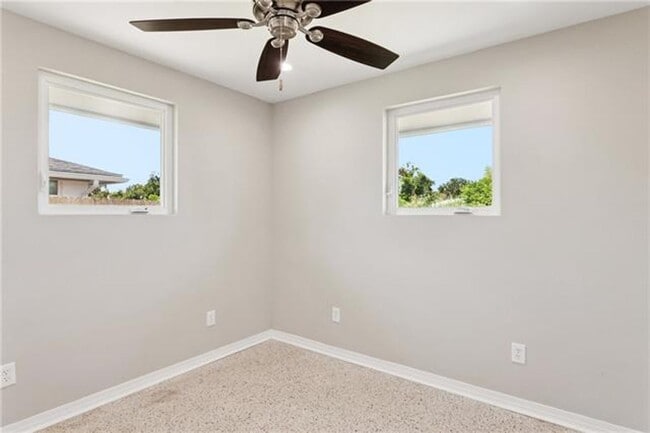 Building Photo - Kenner Beauty!!