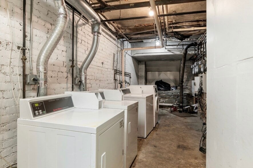 Building Photo - 2 Colliston Rd