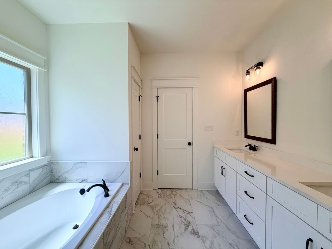 Building Photo - 521 Bristleleaf Path