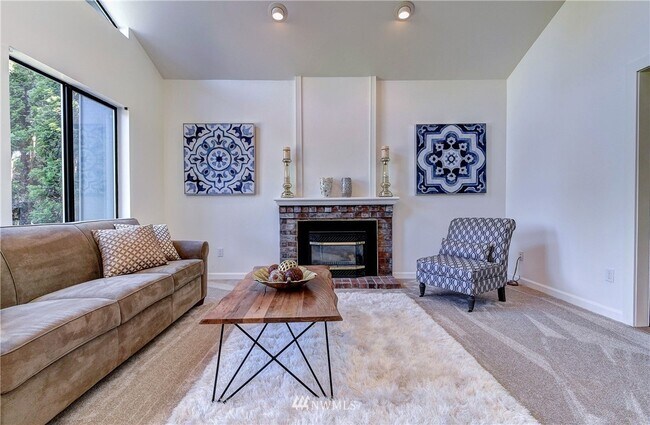 Building Photo - 14319 NE 84th Ct