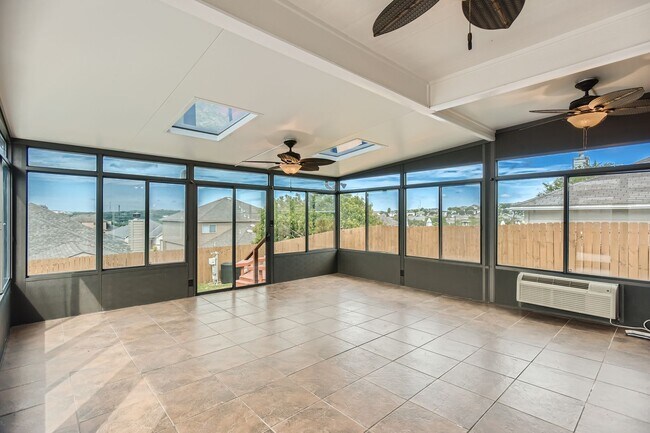 Building Photo - Large Home with Gorgeous Pool & Sunroom!!!