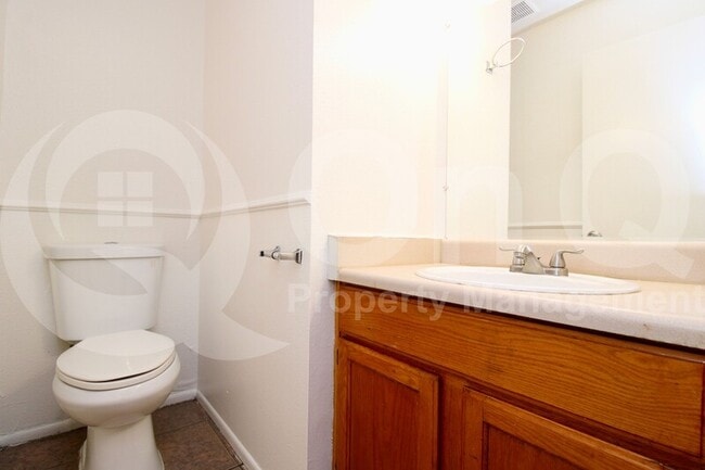 Building Photo - 3840 N 43rd Ave