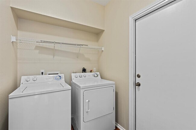 Building Photo - 2310 Sweet Clover Dr
