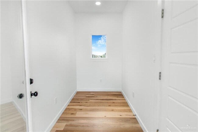 Building Photo - 21 West Dr