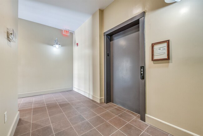 Building Photo - 2309 Harborside Dr