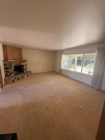 Building Photo - 1389 Chelsea Dr