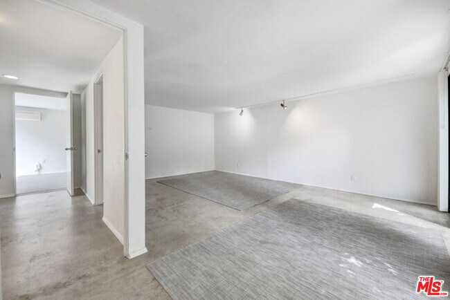 Building Photo - 30611 Las Estrellas Dr