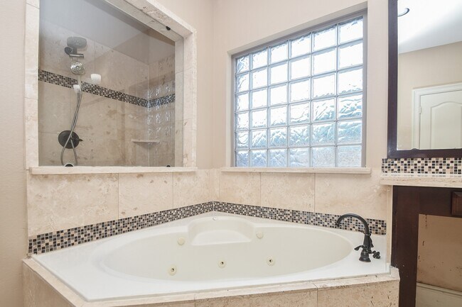 Building Photo - 6034 Gracys Landing Ln