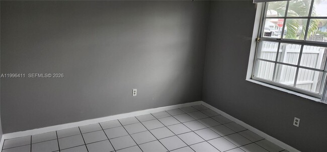 Building Photo - 4725 SW 143rd Ave