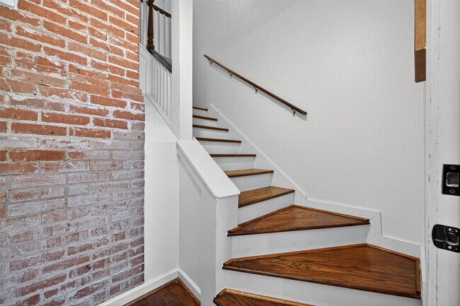 Building Photo - 2212 Rosewood St