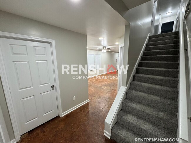 Building Photo - 3017 Chelsea Ave