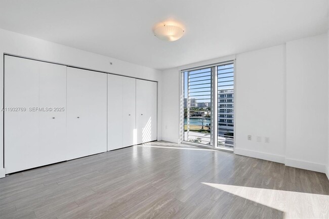 Building Photo - 1025 92nd St