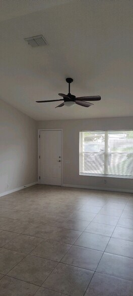 Building Photo - 590 Pasaje Ave
