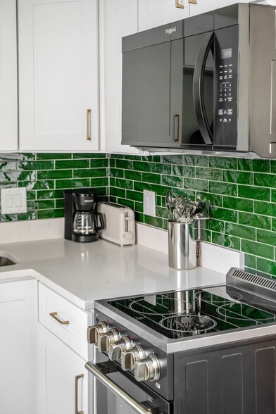 Building Photo - 202 S Henry St