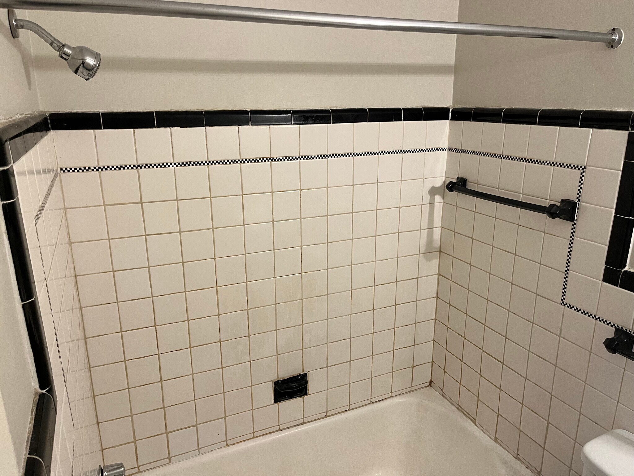 Building Photo - 2900 Orchard Lake Rd