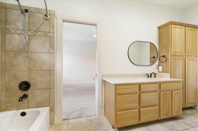 Building Photo - 5603 William Holland Ave