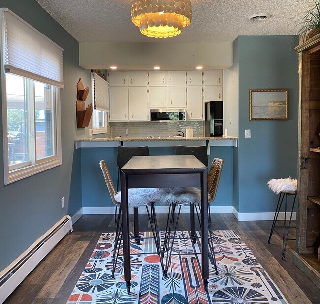 Building Photo - 2 Bedroom 1 Bath Condo Available in Resort-Style Living in Adriel Hills!