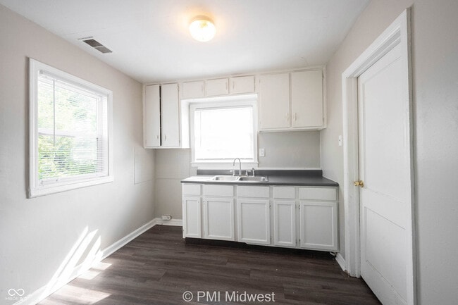 Building Photo - 5959 E 24th St