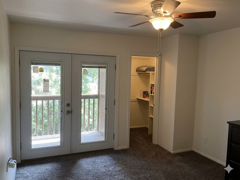 Building Photo - 2907 Riverside Dr
