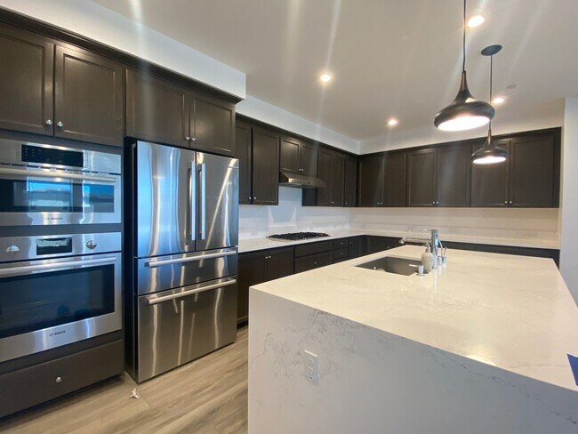 Building Photo - Dublin Hyde Park Modern Living Single Level Condo 4 Bed / 2 Bath, Amenities, Close to 580