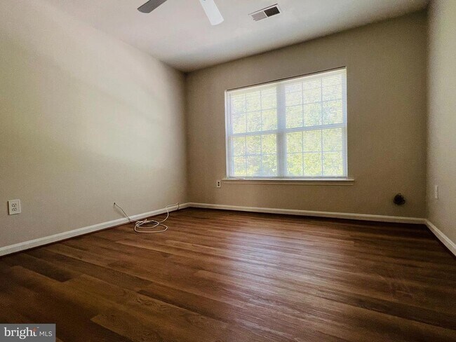 Building Photo - 7300 Rocky Creek Dr