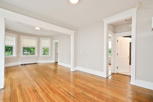 Building Photo - 448-450 Pleasant Valley Pkwy.