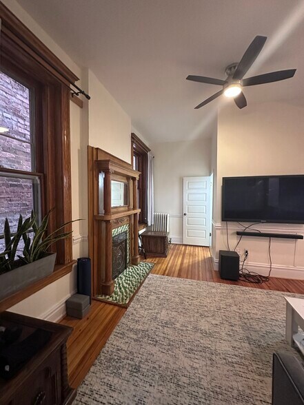 Building Photo - 2329 W Grace St